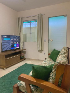 Casa aconchegante e charmosa à 6 min da Praia - Ar condicionado - WIFI 600MB - Netflix - Globoplay - Cozinha Completa